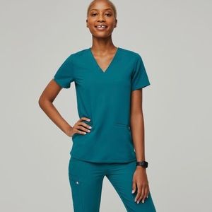 FIGS Women’s Pacific Blue Casma Top